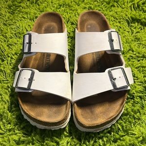 Arizona
Birko-Flor white Birkenstocks